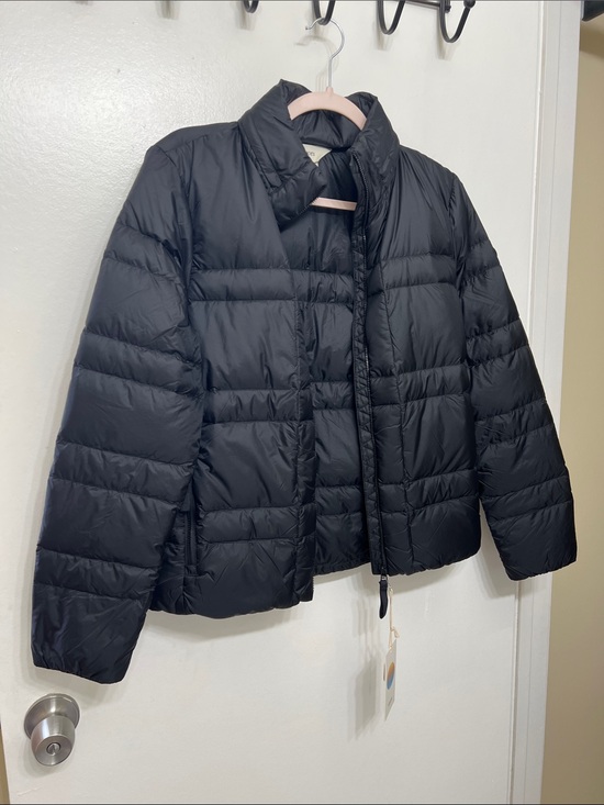 Vuori Jackets & Blazers - Vuori Black Quilted Puffer Jacket with built-in hoodie